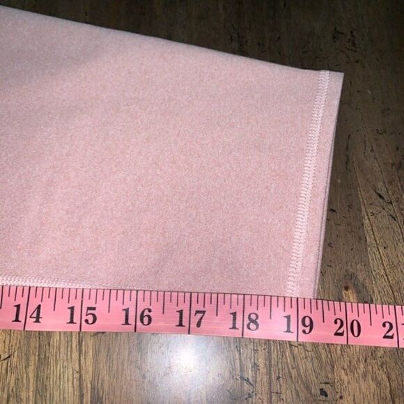 Fabletics Leggings Capri 19” inseam - Picture 6 of 12